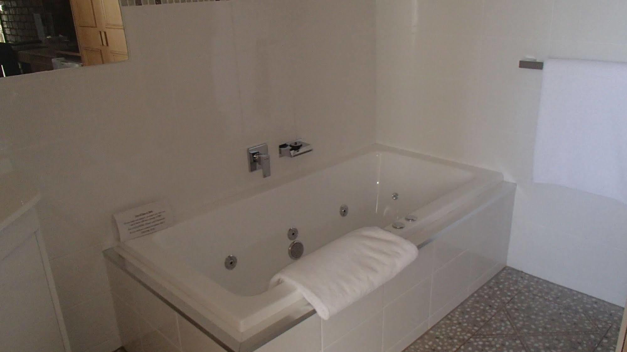 City Colonial Motor Inn 밀두라 외부 사진